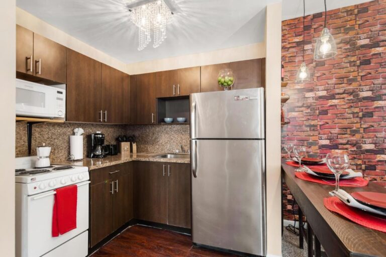 picture-miami-beach-apartment-next-the-beach-on-7th-and-collins-ave-5